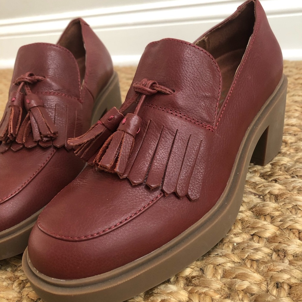 New: Aerosoles Gibes Heeled Loafer. Size 7